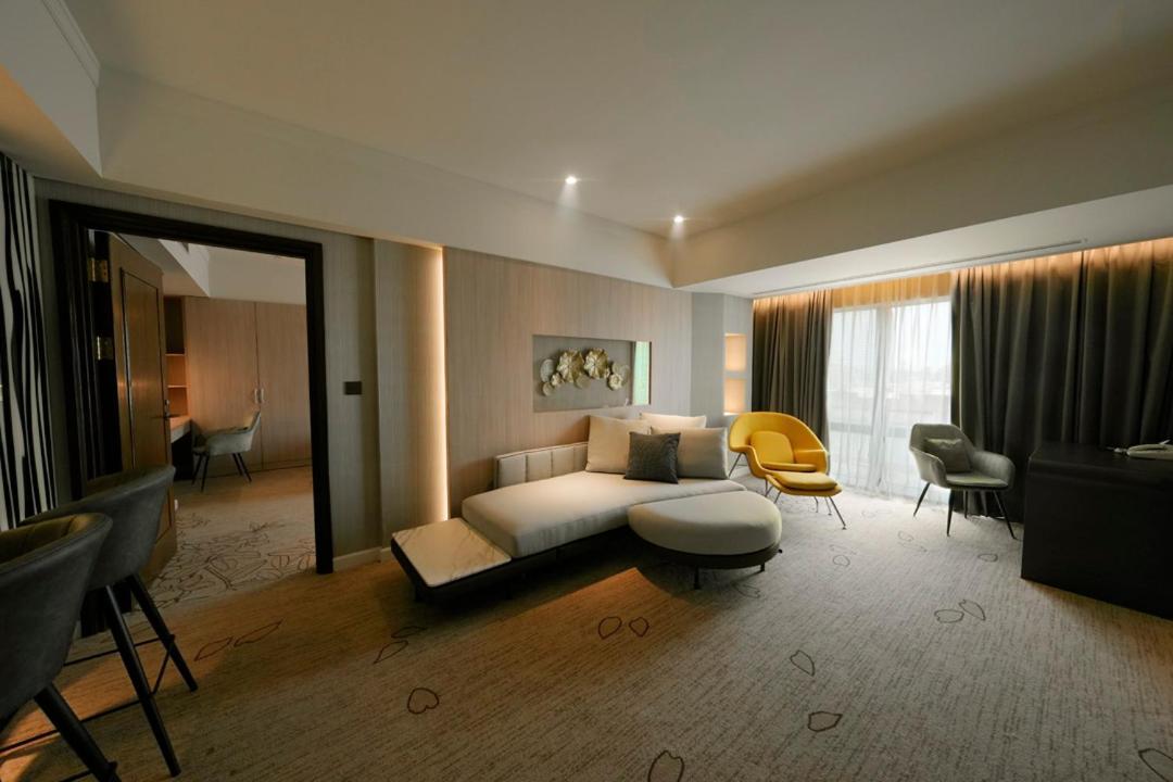 Evergreen Plaza Hotel - Tainan Exterior foto A suite at the hotel