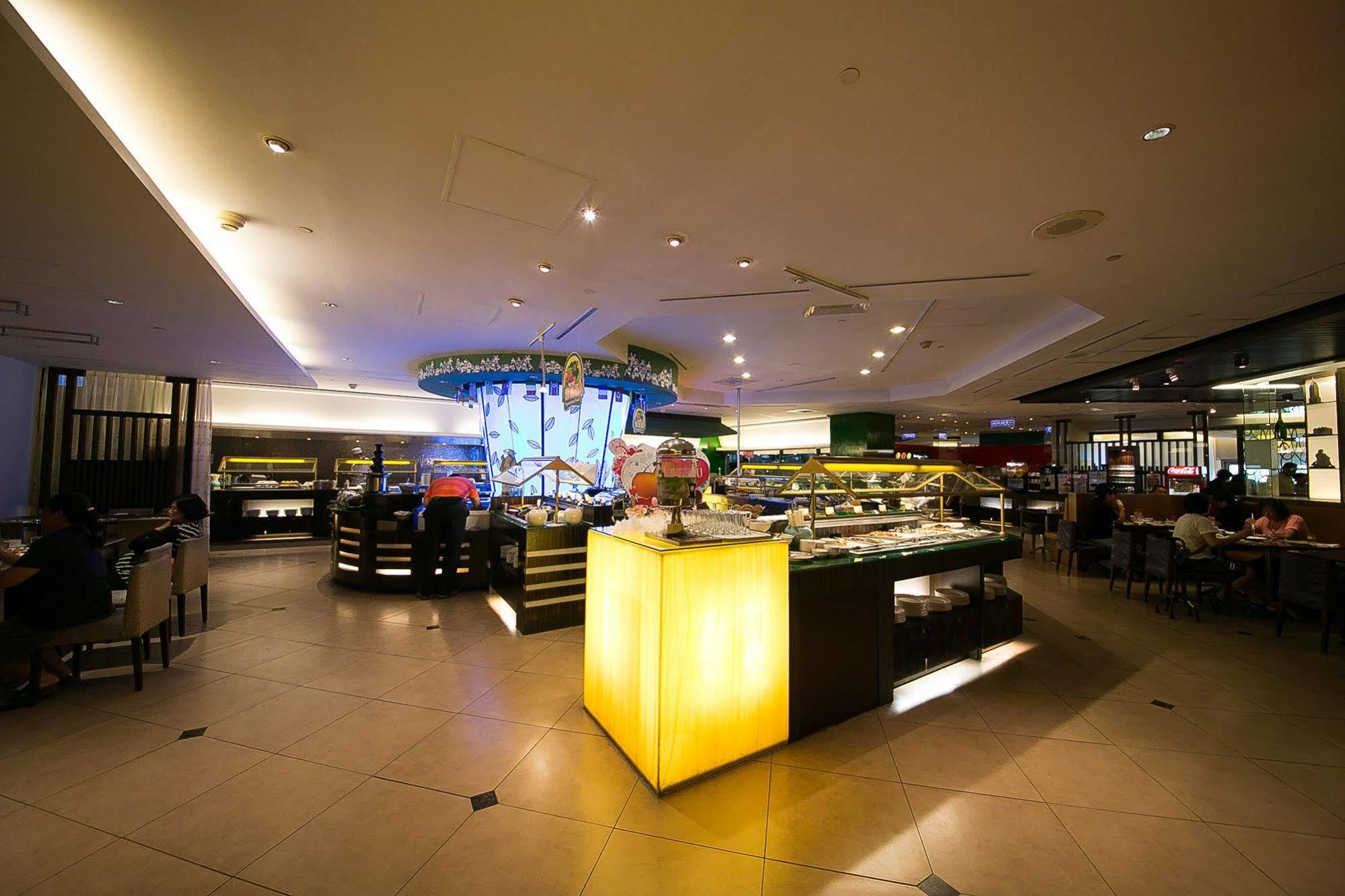 Evergreen Plaza Hotel - Tainan Exterior foto The interior of the restaurant
