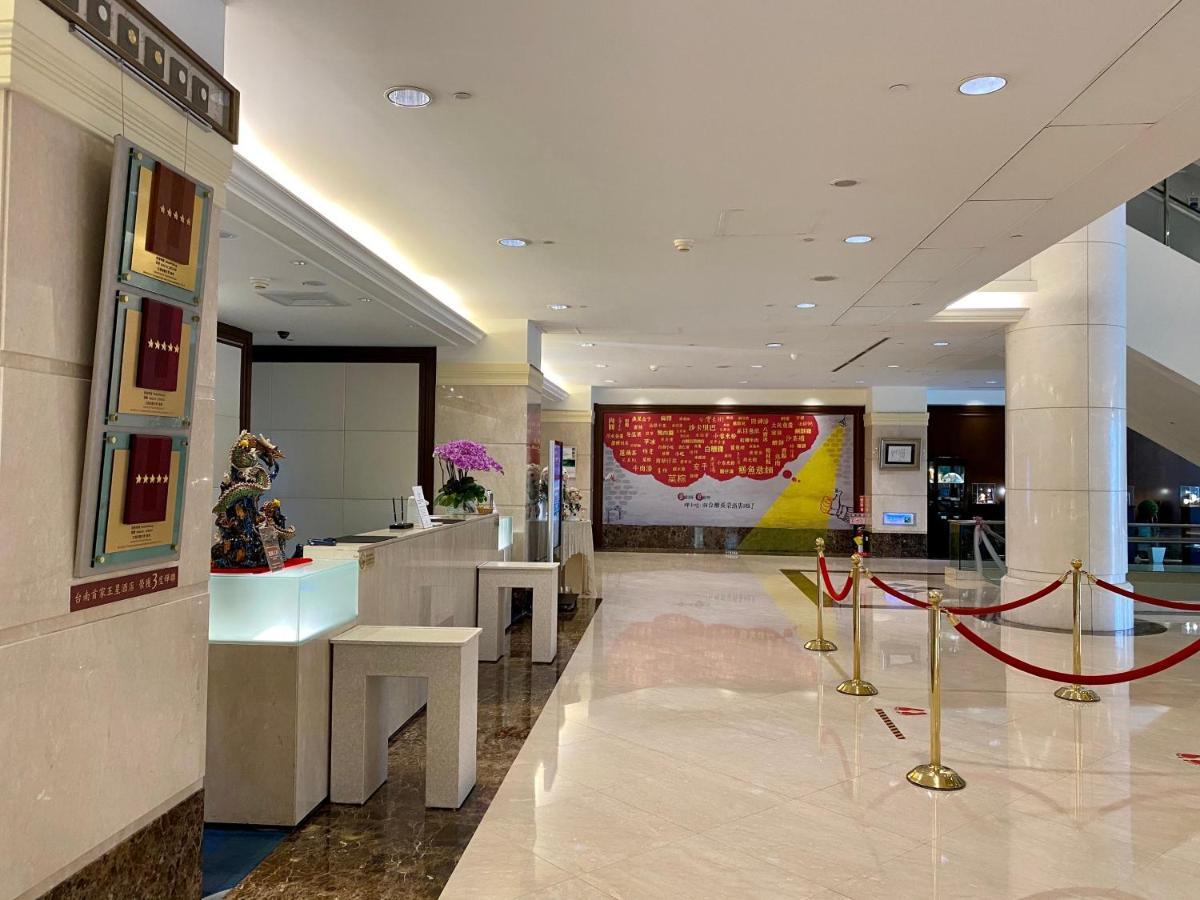 Evergreen Plaza Hotel - Tainan Exterior foto Lobby